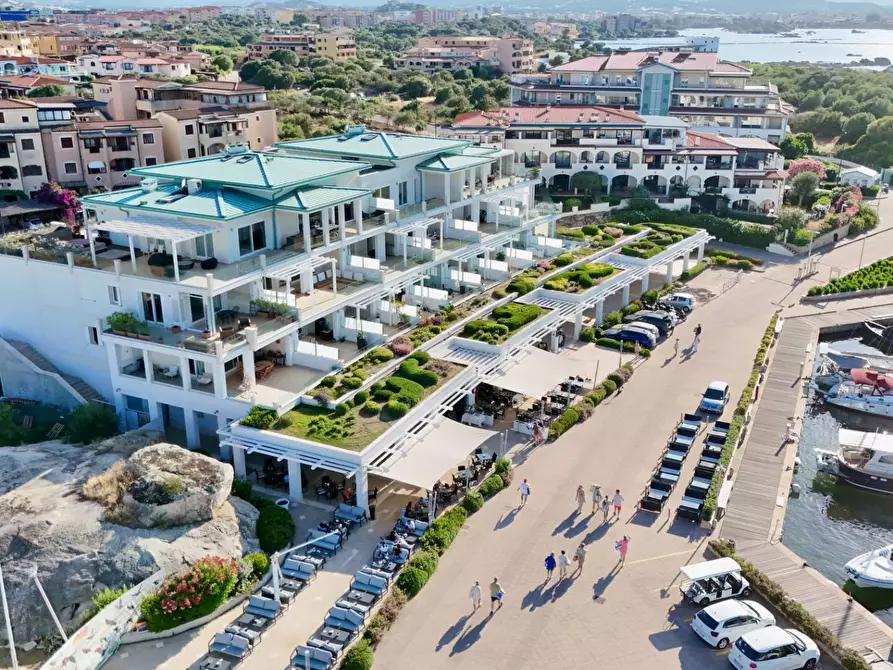 Immagine 17 di Locale commerciale in vendita  in VIA GUIDO PIOVENE 18 a Olbia