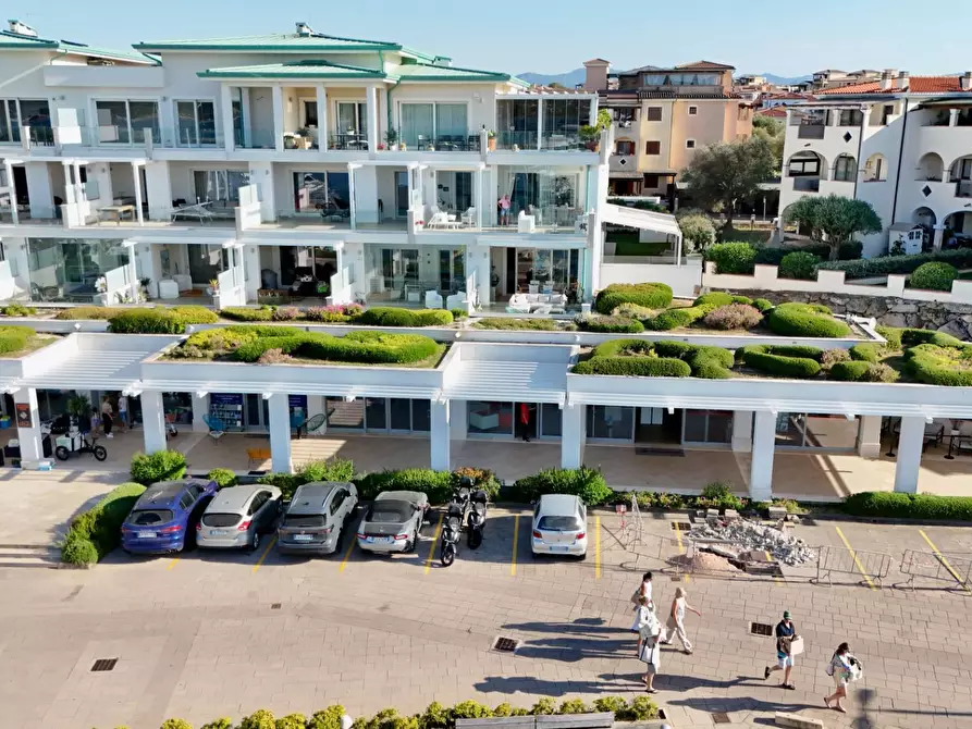 Immagine 21 di Locale commerciale in vendita  in VIA GUIDO PIOVENE 18 a Olbia