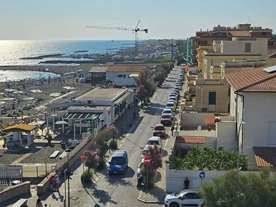 Immagine 37 di Appartamento in vendita  in Lungomare Regina Elena 108 a Ladispoli