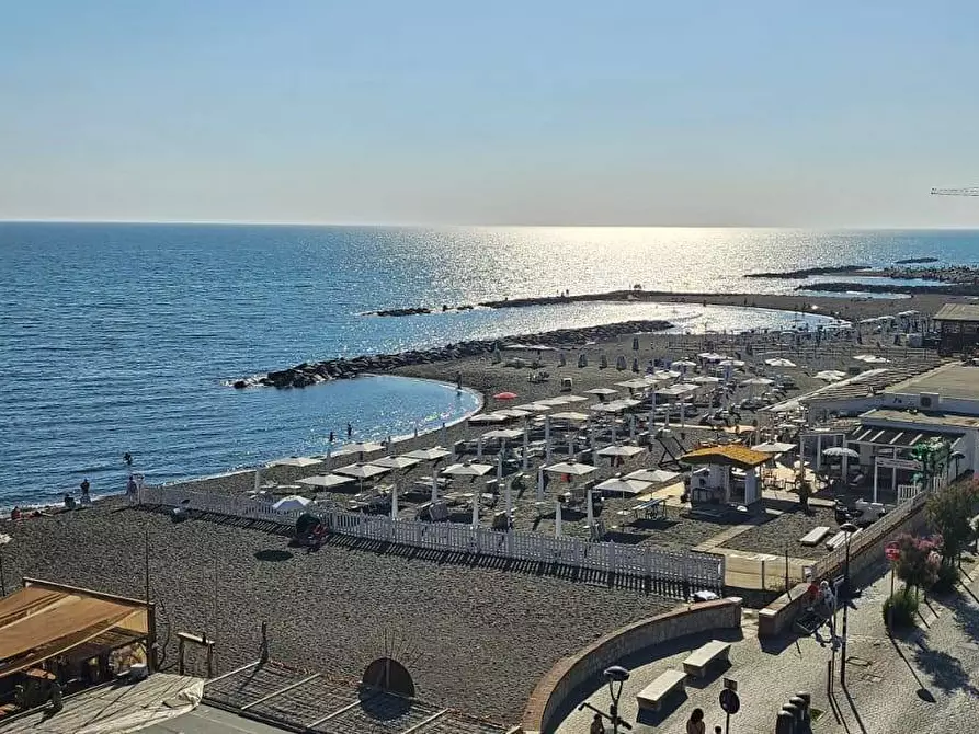Immagine 2 di Appartamento in vendita  in Lungomare Regina Elena 108 a Ladispoli