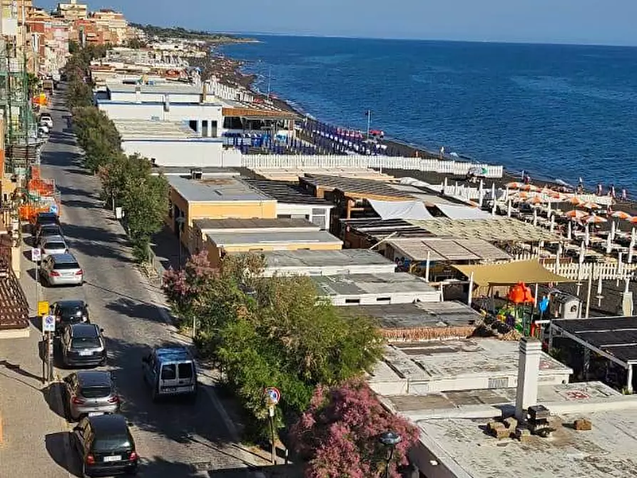 Immagine 38 di Appartamento in vendita  in Lungomare Regina Elena 108 a Ladispoli