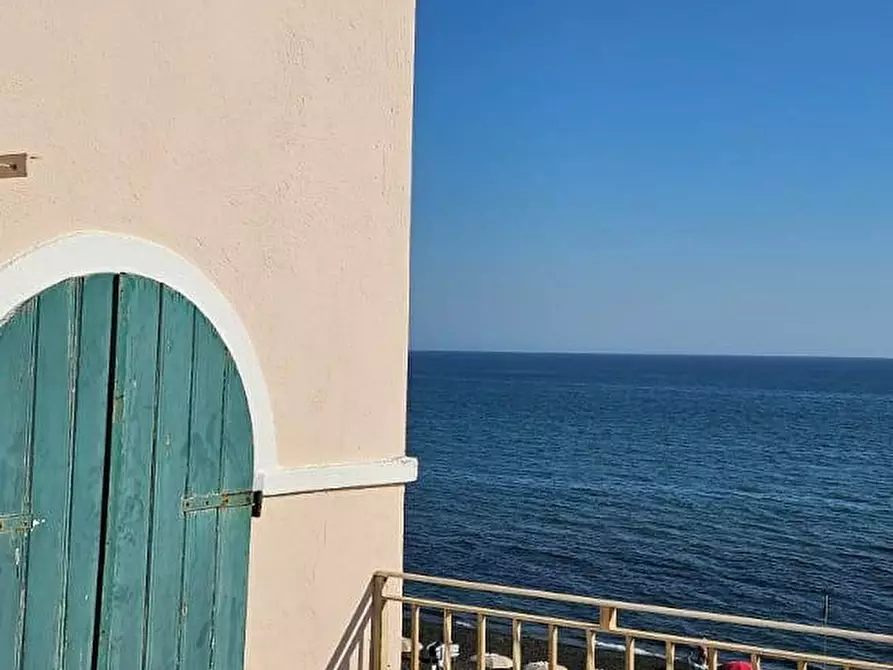 Immagine 3 di Appartamento in vendita  in Lungomare Regina Elena 108 a Ladispoli