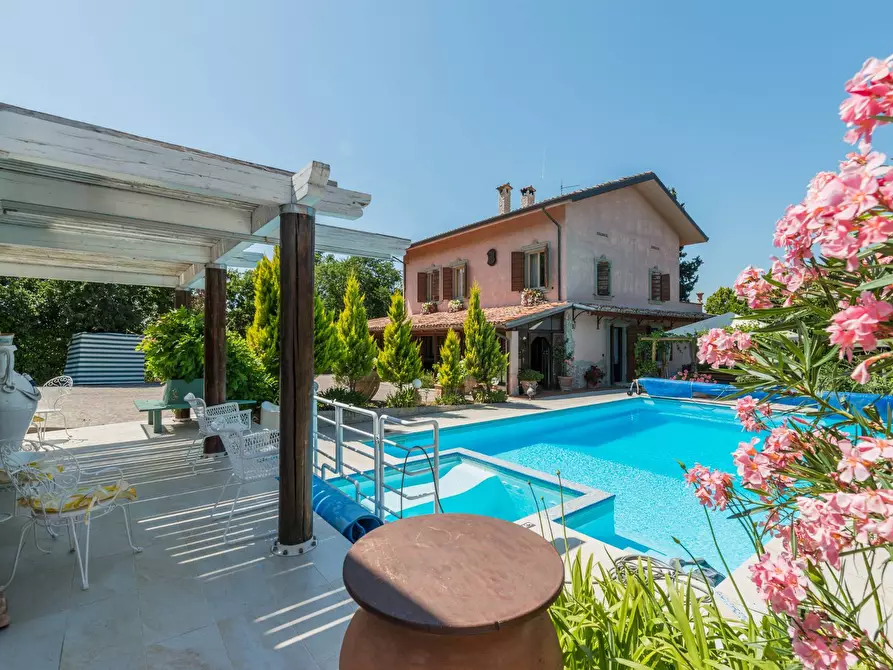 Immagine 1 di Villa in vendita  in Via Castello a Montelabbate