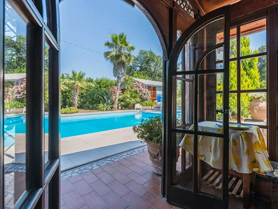 Immagine 14 di Villa in vendita  in Via Castello a Montelabbate