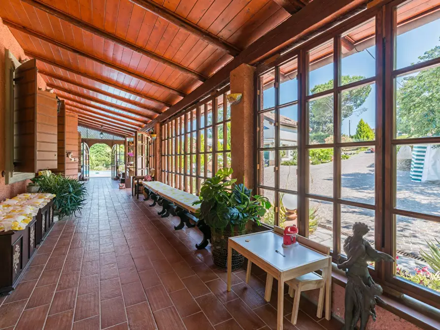 Immagine 16 di Villa in vendita  in Via Castello a Montelabbate