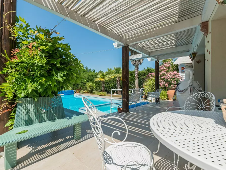 Immagine 7 di Villa in vendita  in Via Castello a Montelabbate