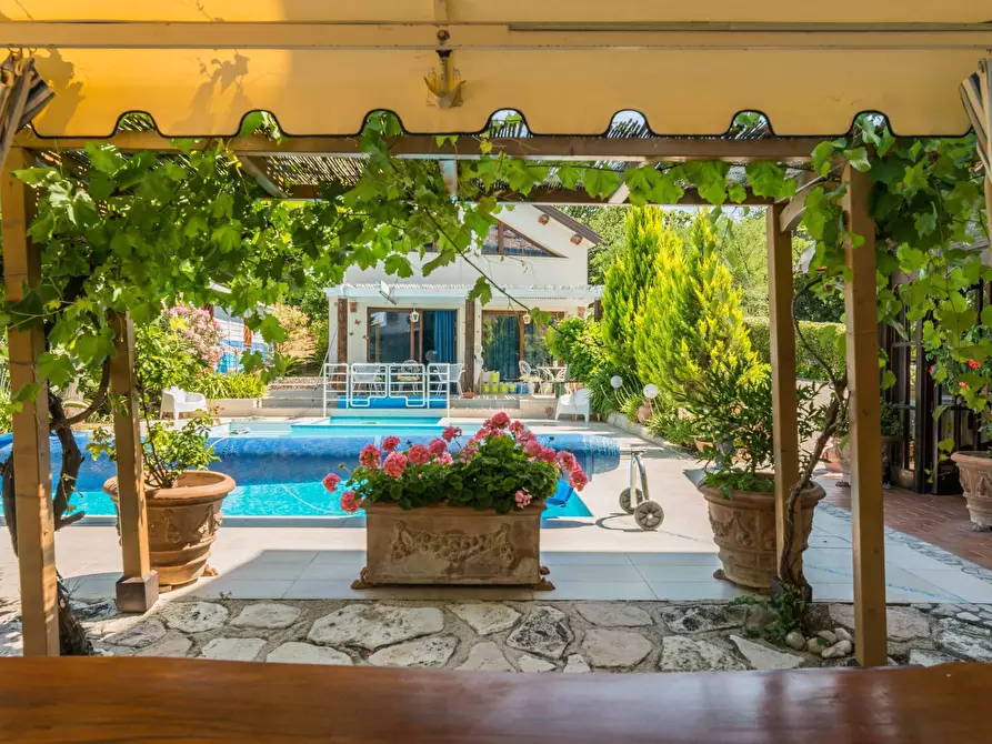 Immagine 12 di Villa in vendita  in Via Castello a Montelabbate