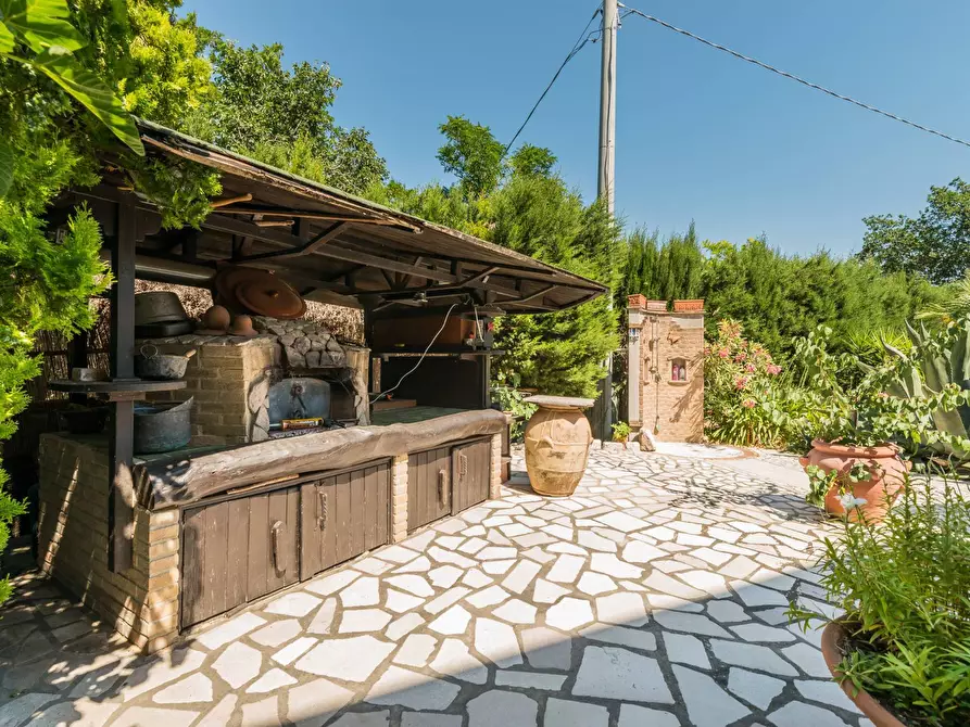 Immagine 13 di Villa in vendita  in Via Castello a Montelabbate