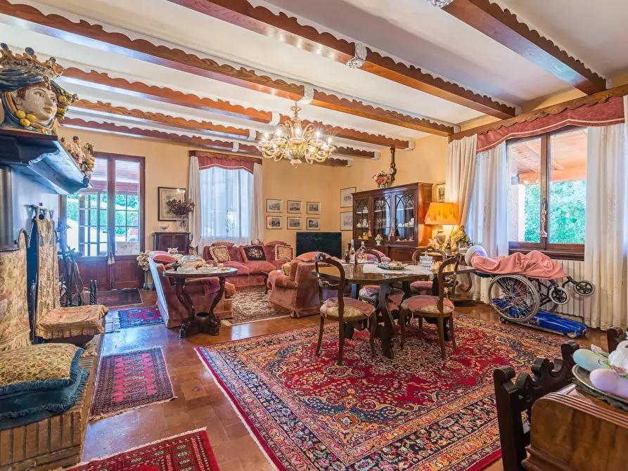 Immagine 19 di Villa in vendita  in Via Castello a Montelabbate