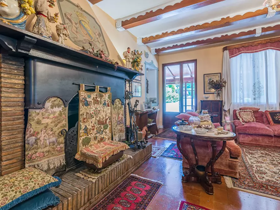 Immagine 21 di Villa in vendita  in Via Castello a Montelabbate