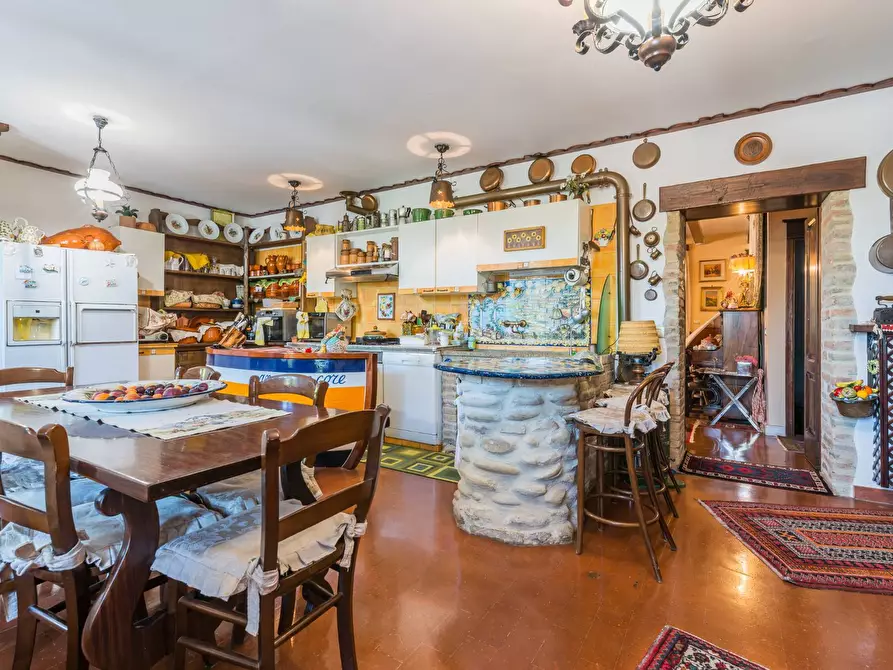 Immagine 22 di Villa in vendita  in Via Castello a Montelabbate