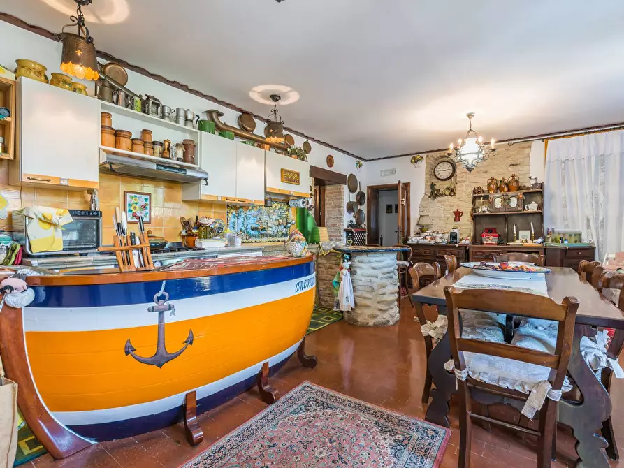 Immagine 18 di Villa in vendita  in Via Castello a Montelabbate