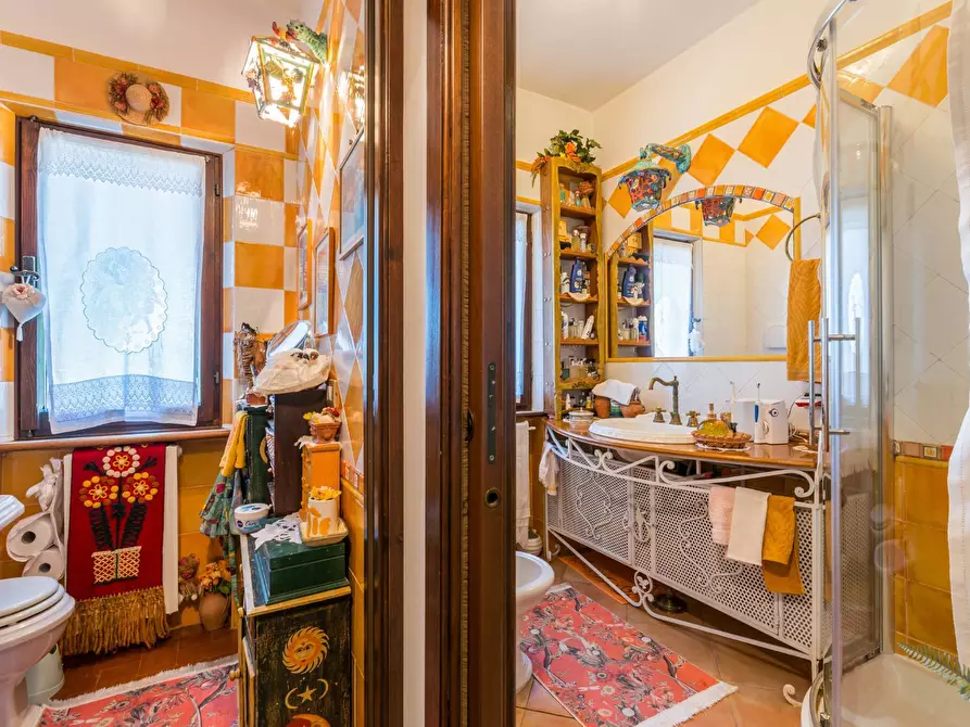 Immagine 23 di Villa in vendita  in Via Castello a Montelabbate