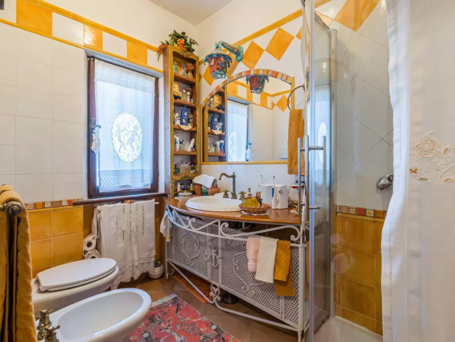 Immagine 25 di Villa in vendita  in Via Castello a Montelabbate