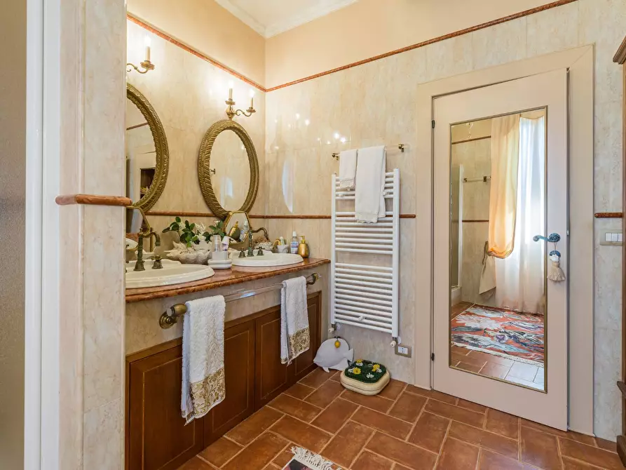Immagine 30 di Villa in vendita  in Via Castello a Montelabbate