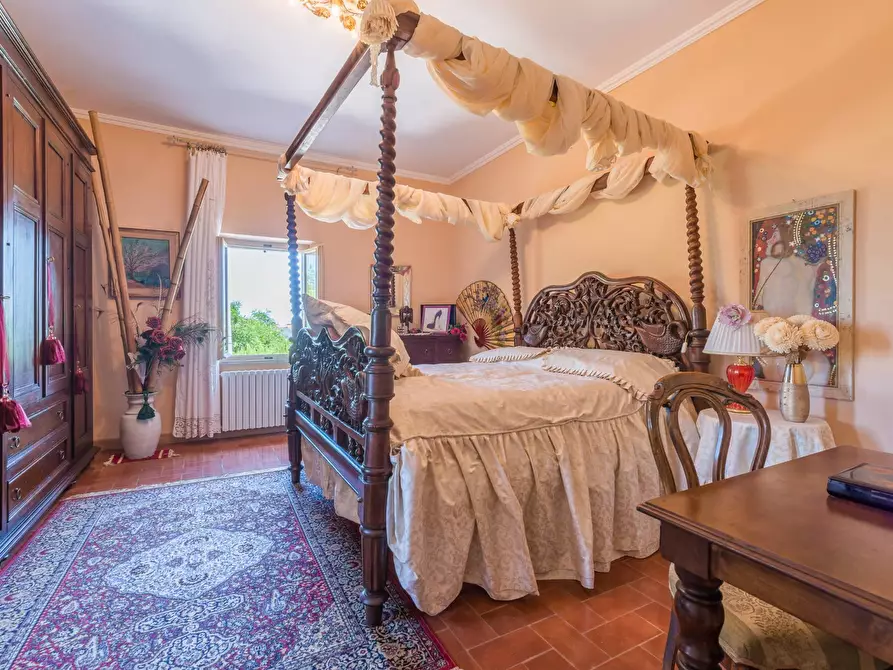 Immagine 31 di Villa in vendita  in Via Castello a Montelabbate