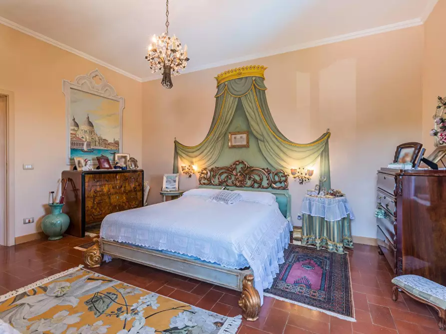 Immagine 34 di Villa in vendita  in Via Castello a Montelabbate