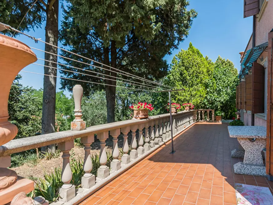 Immagine 37 di Villa in vendita  in Via Castello a Montelabbate