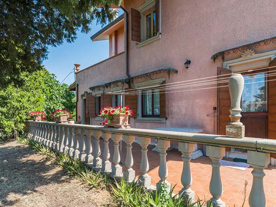 Immagine 38 di Villa in vendita  in Via Castello a Montelabbate