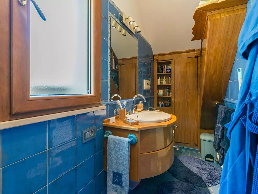 Immagine 41 di Villa in vendita  in Via Castello a Montelabbate