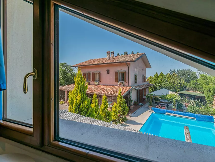 Immagine 45 di Villa in vendita  in Via Castello a Montelabbate