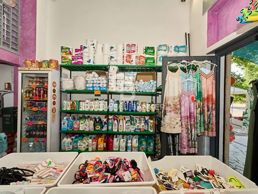 Immagine 7 di Attività commerciale in vendita  in Viale dei Tritoni 52 a Tarquinia