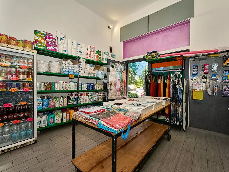 Immagine 5 di Attività commerciale in vendita  in Viale dei Tritoni 52 a Tarquinia