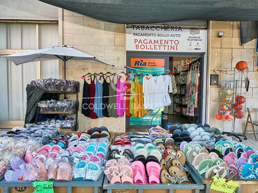 Immagine 13 di Attività commerciale in vendita  in Viale dei Tritoni 52 a Tarquinia