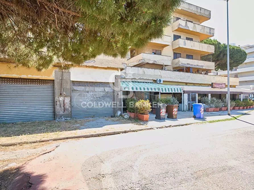 Immagine 4 di Locale commerciale in vendita  in Viale dei Navigatori a Tarquinia