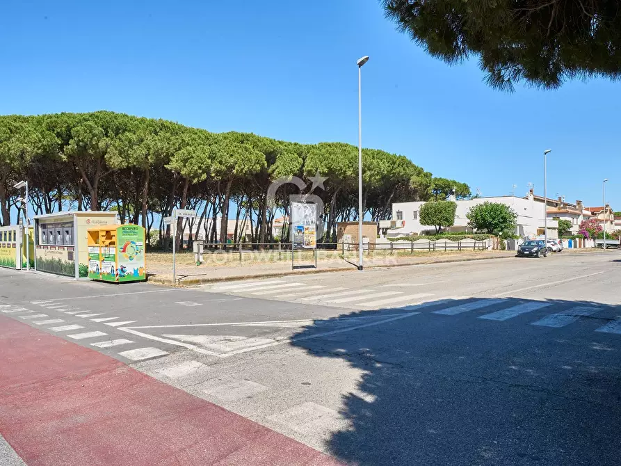 Immagine 3 di Locale commerciale in vendita  in Viale dei Navigatori a Tarquinia