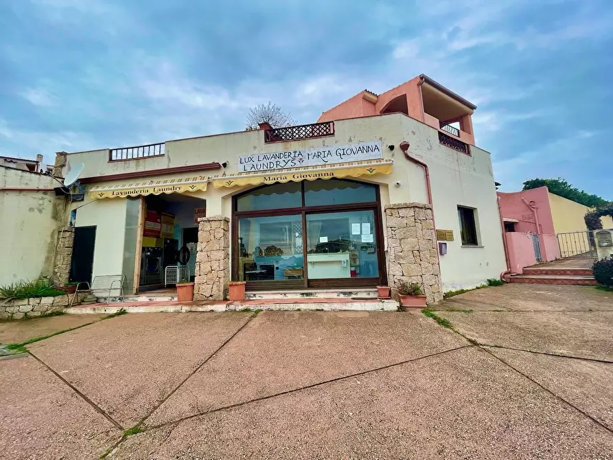 Immagine 3 di Magazzino in vendita  in via Normandia a Arzachena