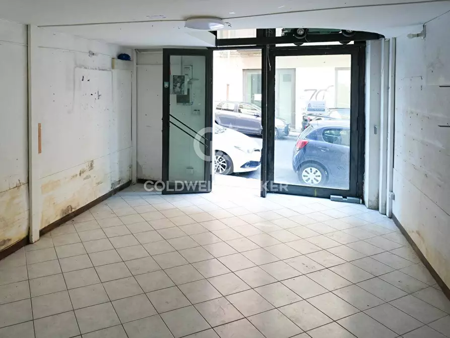 Immagine 2 di Locale commerciale in affitto  in Via Piemonte 7 a Acireale