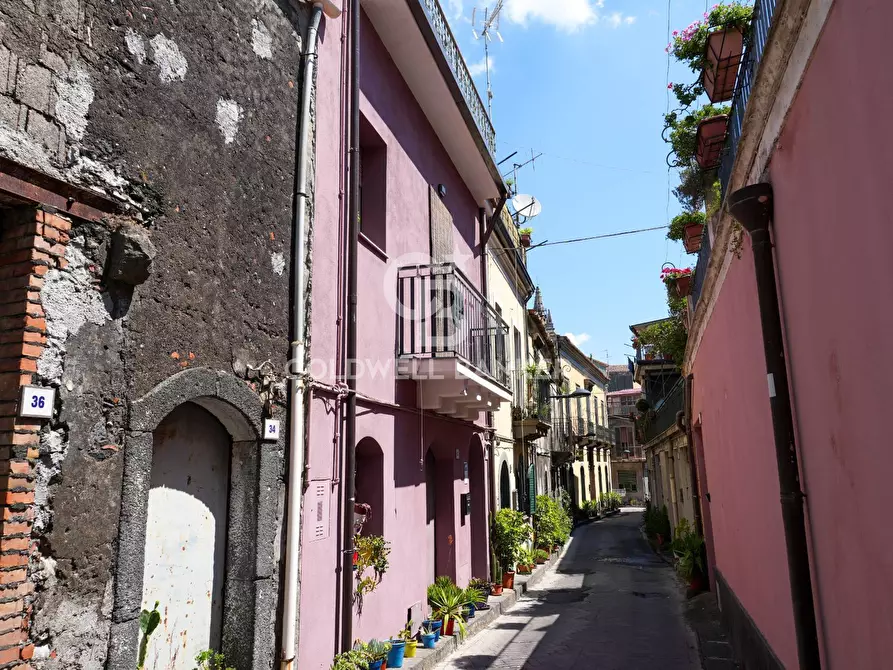 Immagine 25 di Palazzo in vendita  in via trieste 30 a Linguaglossa