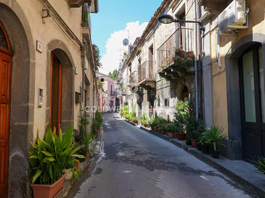 Immagine 27 di Palazzo in vendita  in via trieste 30 a Linguaglossa
