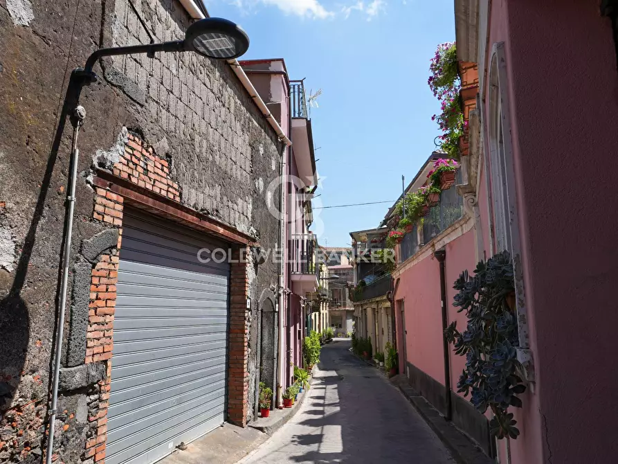 Immagine 28 di Palazzo in vendita  in via trieste 30 a Linguaglossa