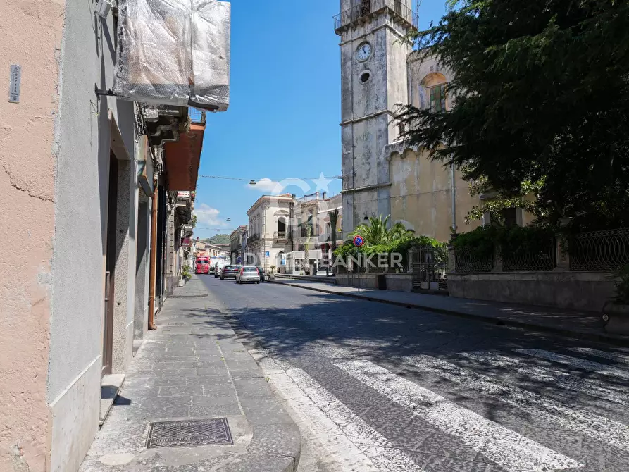 Immagine 29 di Palazzo in vendita  in via trieste 30 a Linguaglossa