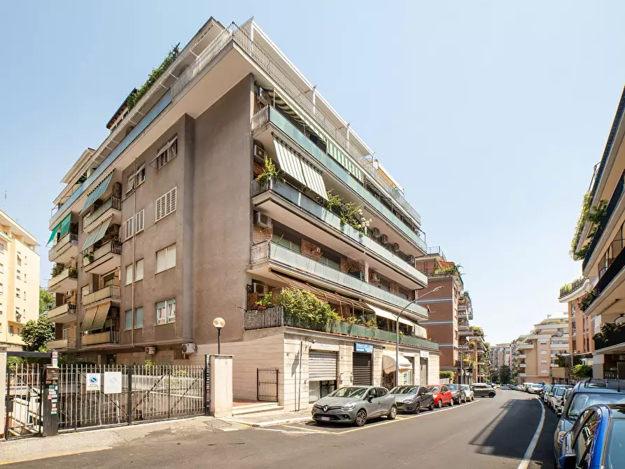 Immagine 1 di Appartamento in vendita  in Via Pasquale Revoltella 92 a Roma