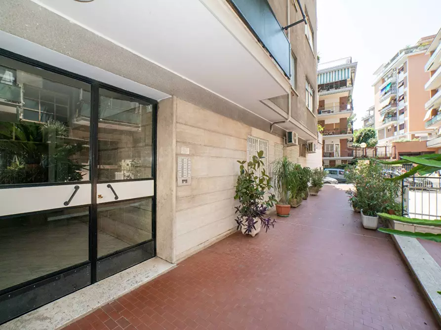 Immagine 6 di Appartamento in vendita  in Via Pasquale Revoltella 92 a Roma