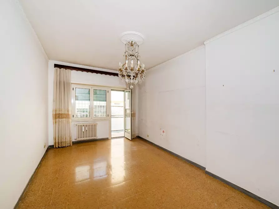 Immagine 3 di Appartamento in vendita  in Via Pasquale Revoltella 92 a Roma