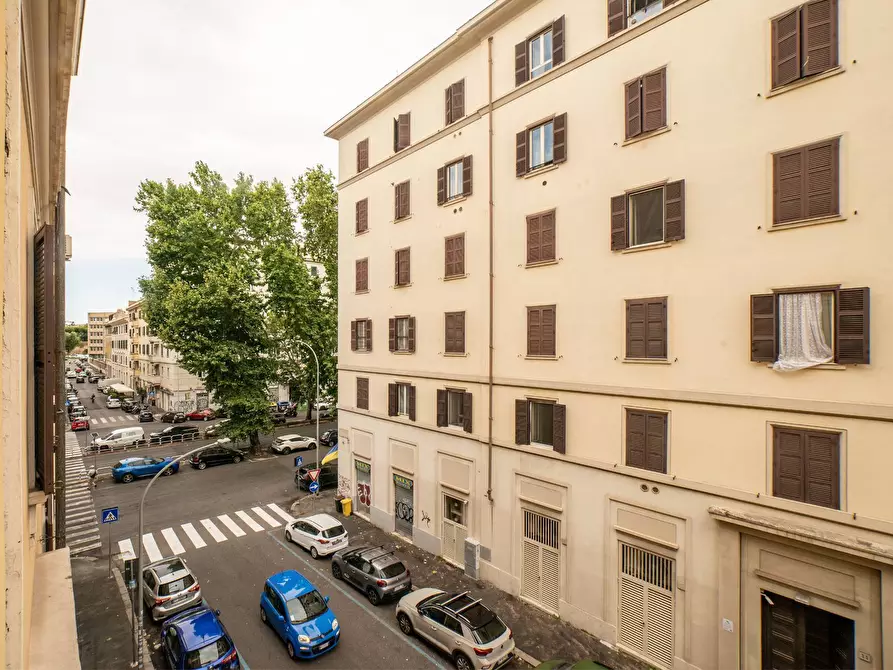 Immagine 3 di Appartamento in vendita  in Via Matteo Ricci 8 a Roma