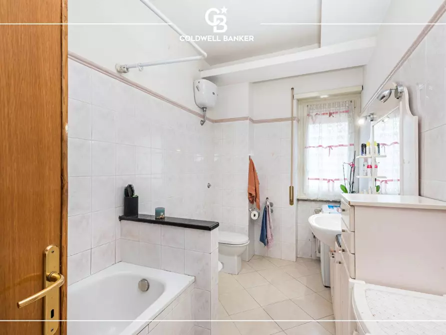 Immagine 15 di Appartamento in vendita  in Via Placanica 45 a Roma