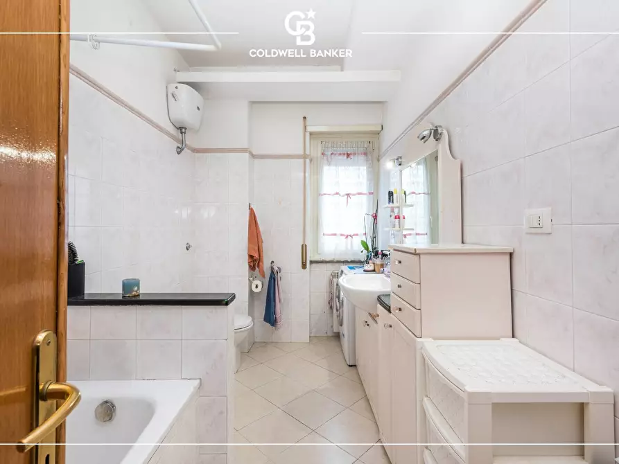 Immagine 19 di Appartamento in vendita  in Via Placanica 45 a Roma