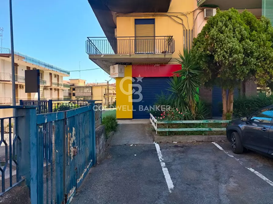 Immagine 4 di Locale commerciale in vendita  in VIA G. VERGA 56 a Acireale