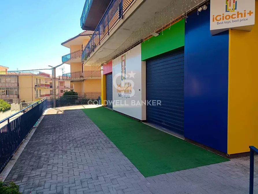 Immagine 5 di Locale commerciale in vendita  in VIA G. VERGA 56 a Acireale