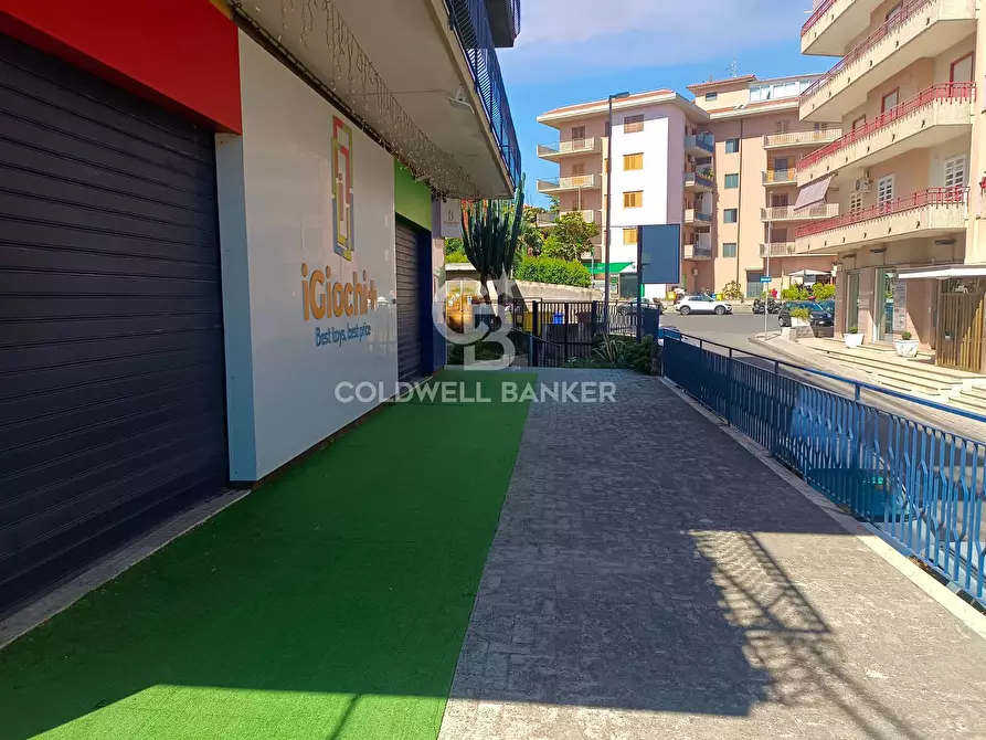 Immagine 6 di Locale commerciale in vendita  in VIA G. VERGA 56 a Acireale