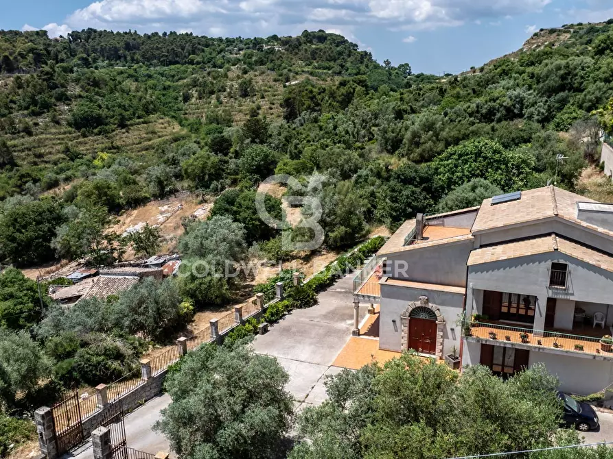 Immagine 1 di Villa in vendita  in Via Barone Salvatore Ferla di Tristaino a Palazzolo Acreide