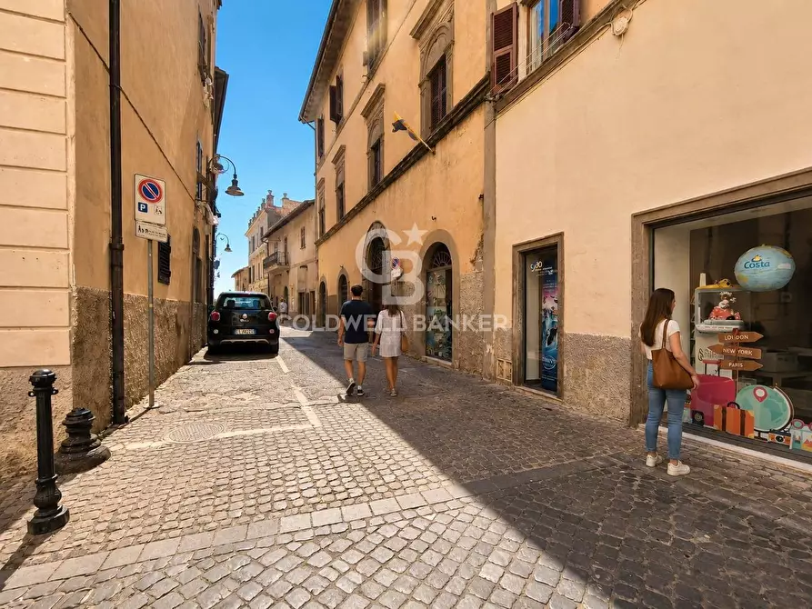 Immagine 2 di Locale commerciale in vendita  in Via XX Settembre 51 a Tarquinia
