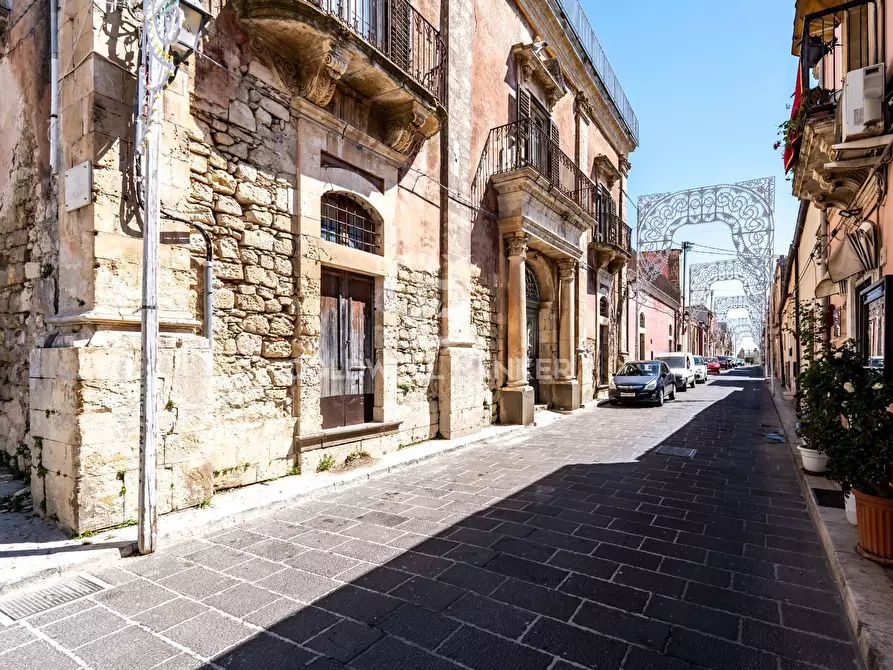 Immagine 53 di Palazzo in vendita  in Via Messina 37 a Buccheri
