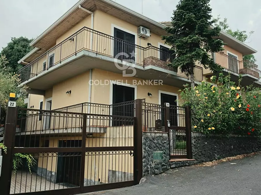 Immagine 1 di Villa in vendita  in Via Alcaloro Petrone 16/B - 16/C a Viagrande