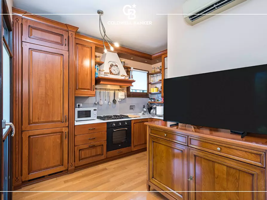 Immagine 11 di Villa in vendita  in Via Svezia 11 a Albano Laziale